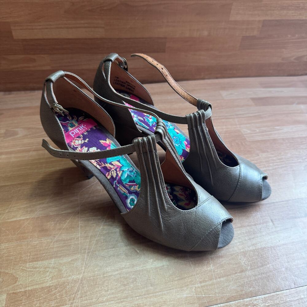 Vintage Pink Studio "Briton" heel size 7